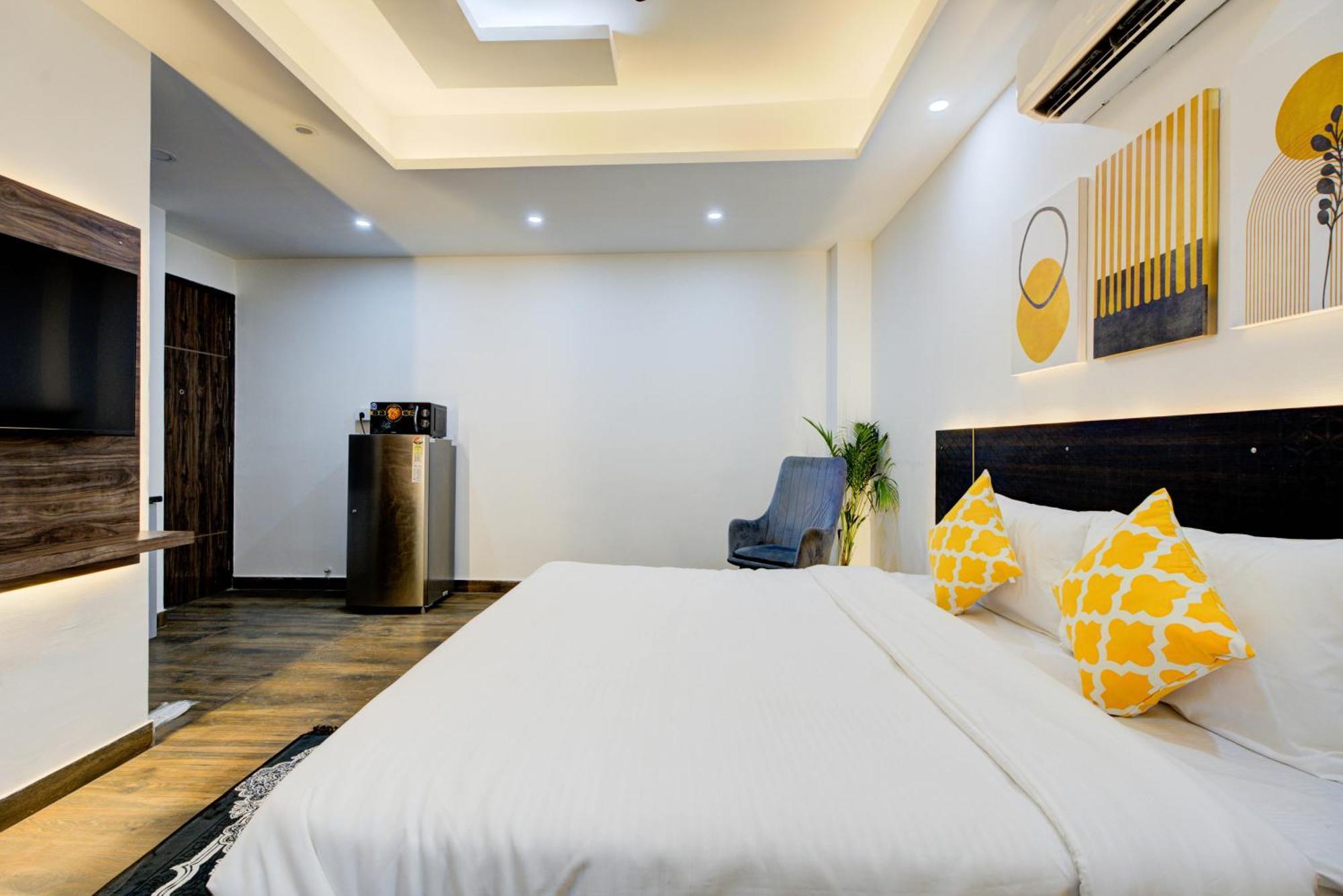 The Empire Studioz Hotel Golf Course Road Studio With Kitchen & Balcony One Horizon Center Paras Hospital Cyber City Gurgaon Buitenkant foto