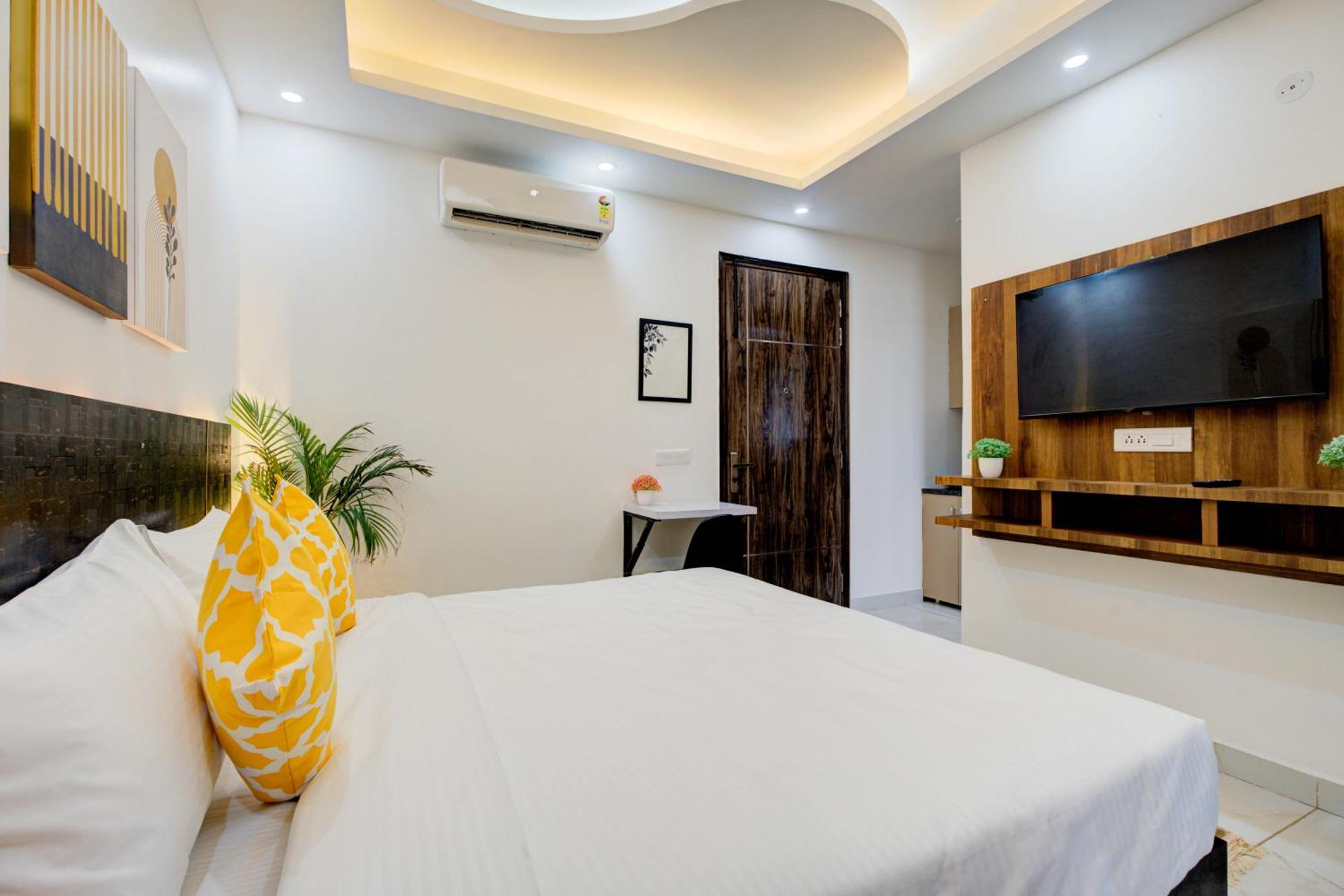 The Empire Studioz Hotel Golf Course Road Studio With Kitchen & Balcony One Horizon Center Paras Hospital Cyber City Gurgaon Buitenkant foto