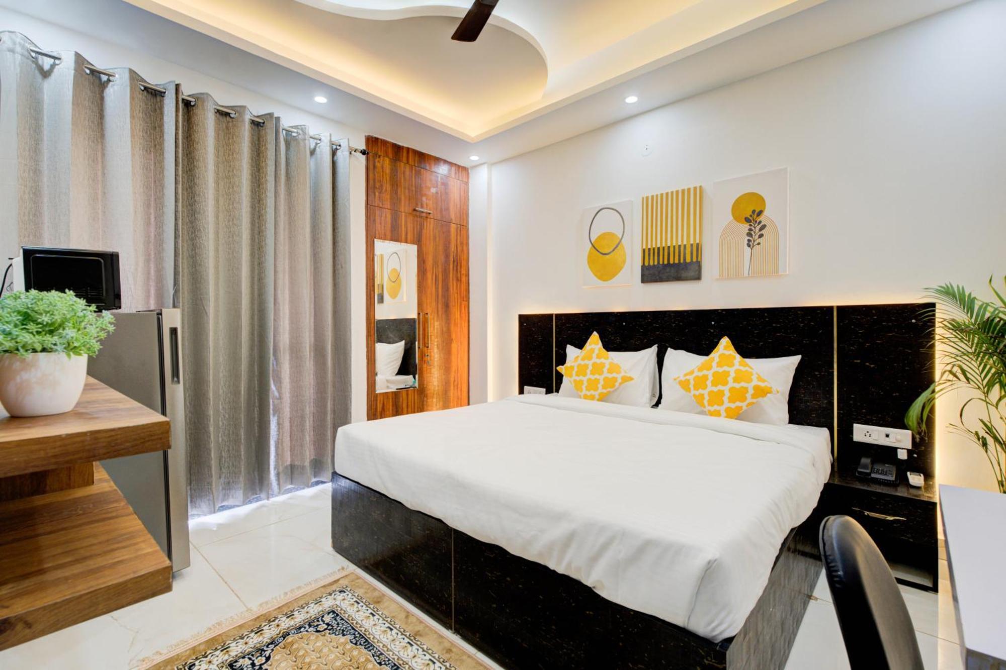 The Empire Studioz Hotel Golf Course Road Studio With Kitchen & Balcony One Horizon Center Paras Hospital Cyber City Gurgaon Buitenkant foto