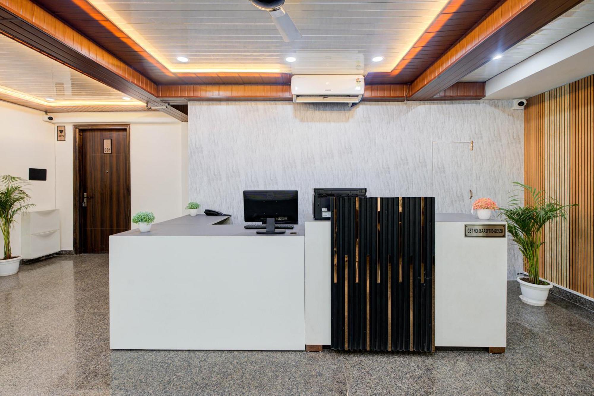 The Empire Studioz Hotel Golf Course Road Studio With Kitchen & Balcony One Horizon Center Paras Hospital Cyber City Gurgaon Buitenkant foto