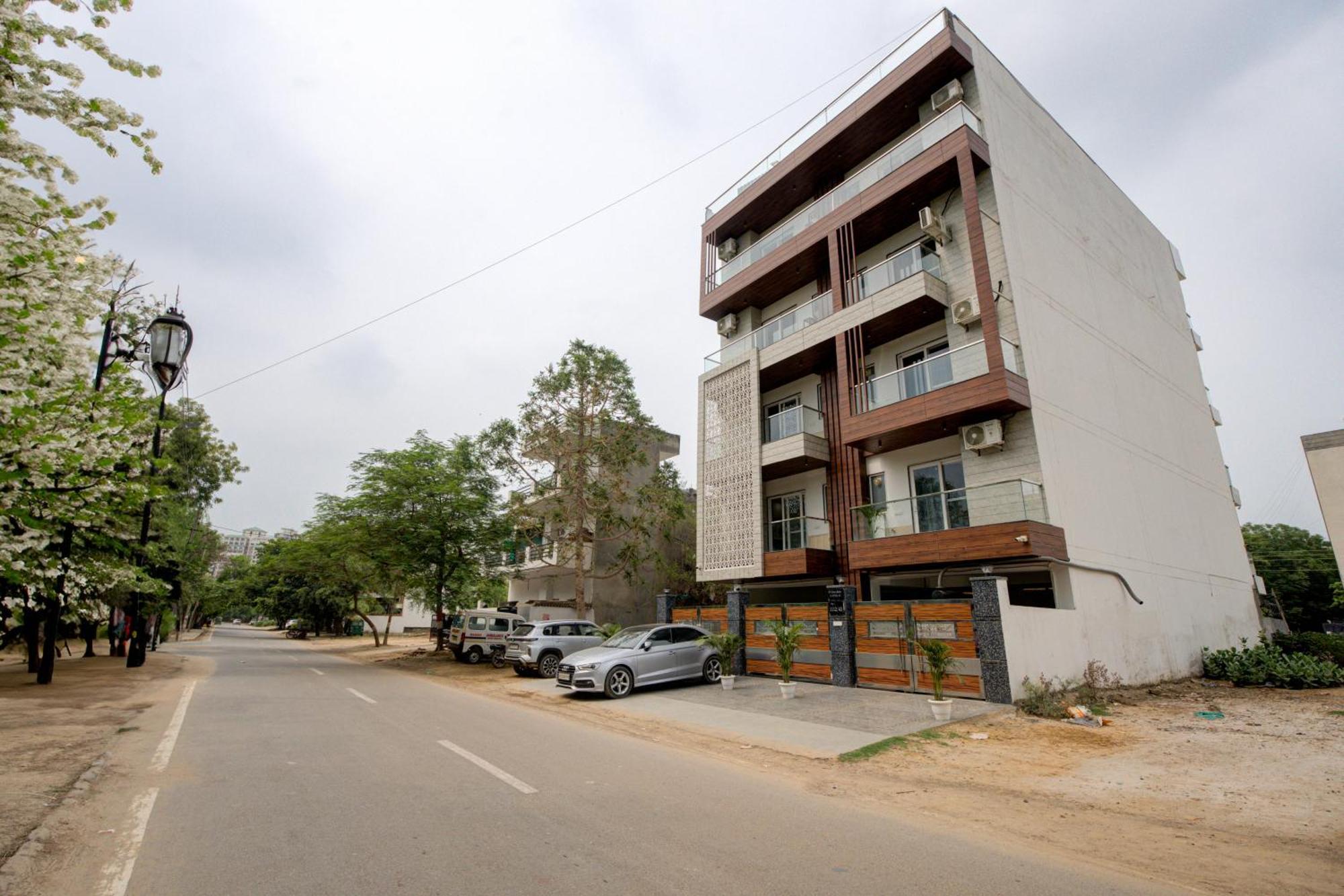 The Empire Studioz Hotel Golf Course Road Studio With Kitchen & Balcony One Horizon Center Paras Hospital Cyber City Gurgaon Buitenkant foto